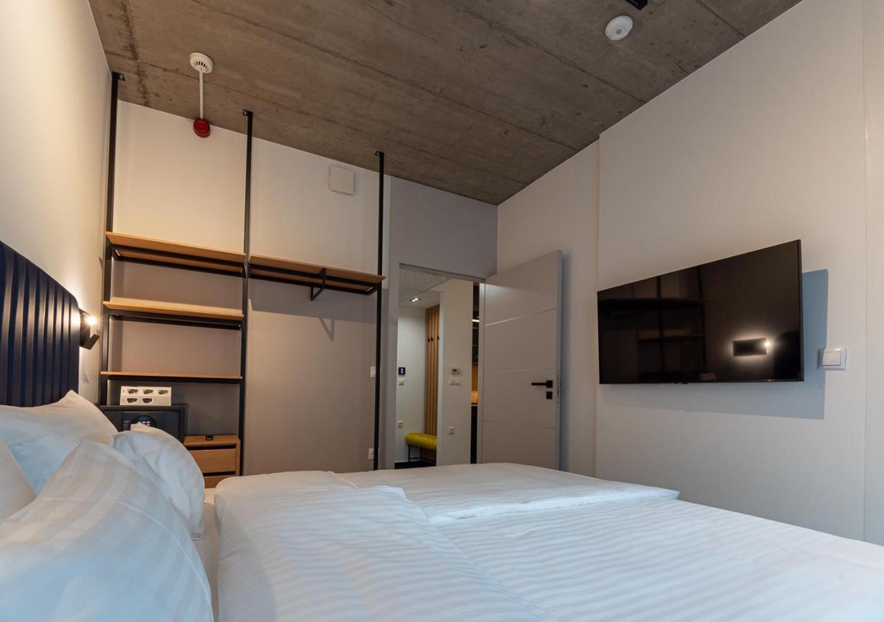 Noir Hotel - Smart Hotel Szeged Extérieur photo