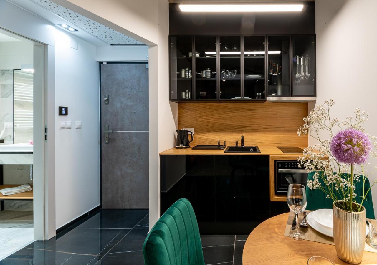 Noir Hotel - Smart Hotel Szeged Extérieur photo